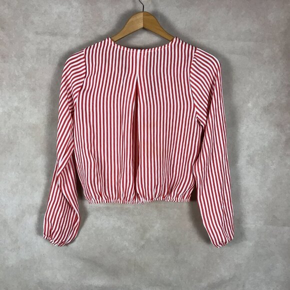 LOVE FIRE Long Sleeve Criss Cross Crop Top NWT Medium - Picture 9 of 9